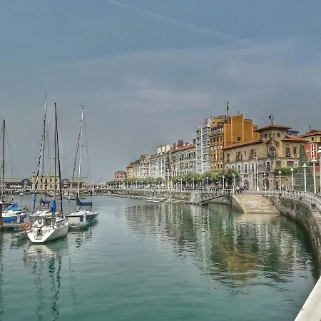 En El Centro Entre El Puerto Y Playas Apartament Gijón