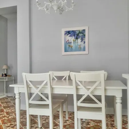 En El Centro Entre El Puerto Y Playas Gijón