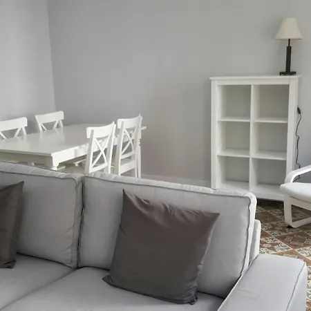 En El Centro Entre El Puerto Y Playas Gijon