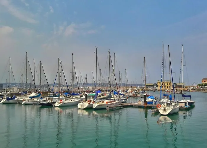 En El Centro Entre El Puerto Y Playas Apartment *